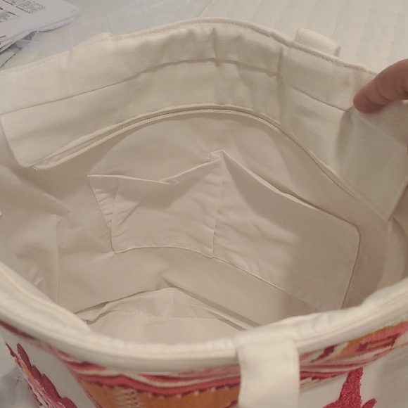 509 Broadway Pink and Orange Geometric Weekend Tote (24) - Picture 3 of 6